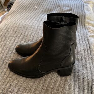 Donna Carolina Italian Black Leather Ankle Booties